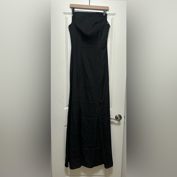 Rene Ruiz Dresses & Skirts - Rene Ruiz Collection Elegant Black Strapless Evening Gown